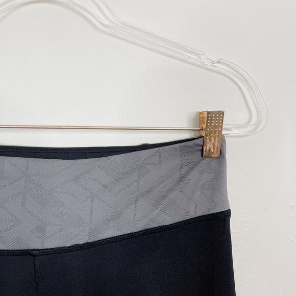 Reebok Womens Small S Black Gray Jacquard Mesh Inset Capri Leggings Workout - Picture 4 of 8